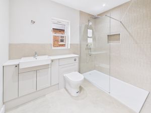 Master Bedroom En Suite- click for photo gallery